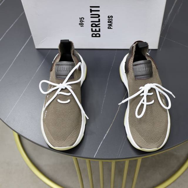 出厂价： 品牌：布鲁提berluti 标准码：38-44 45、46订做 等级：官网同款 材料：原版飞织设计 原版轻便柔软耐磨组合大底 款式类别：男士时尚鞋 尊